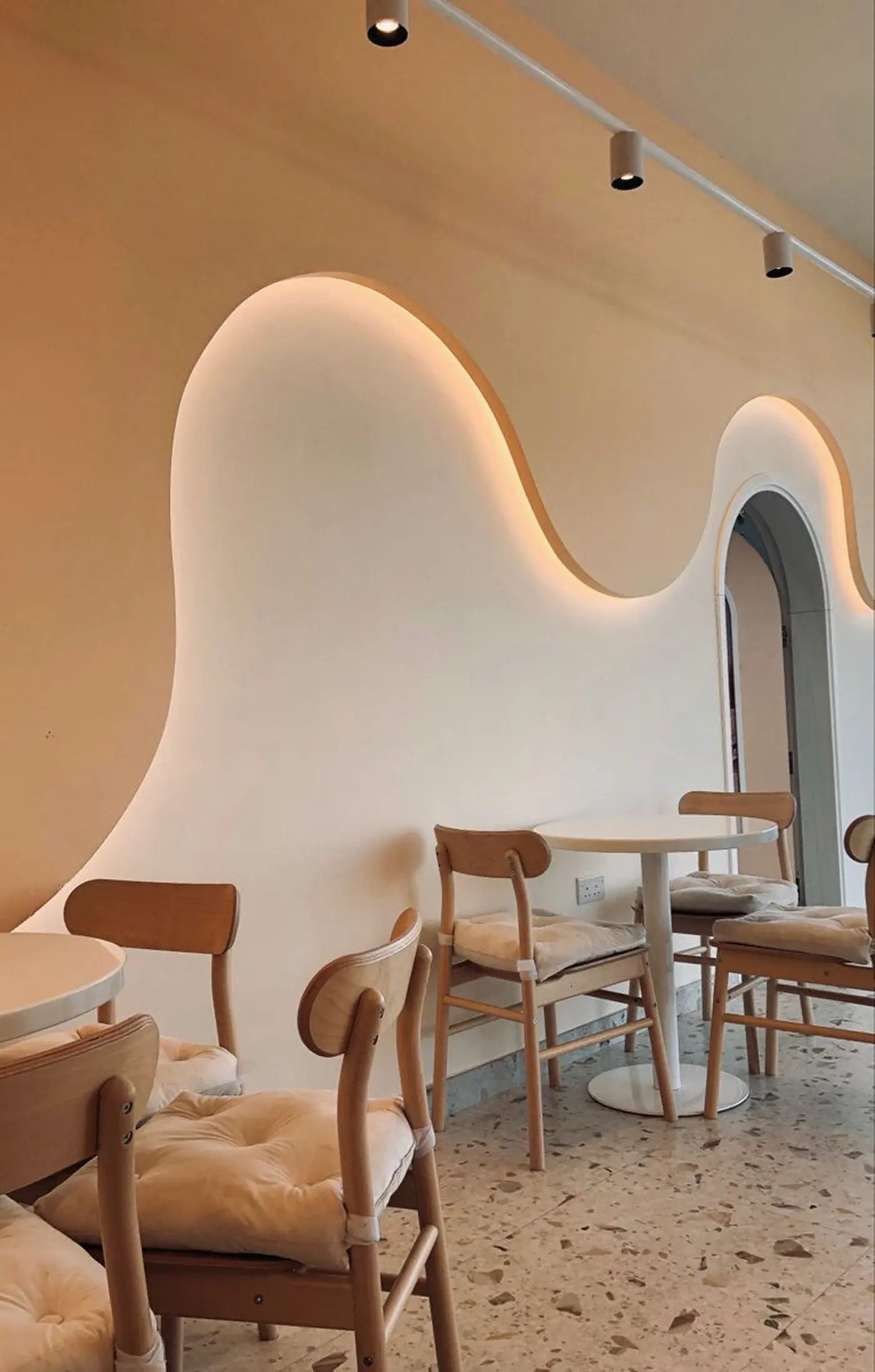 Design interior cafenele — confort și atmosferă în care vrei să revi