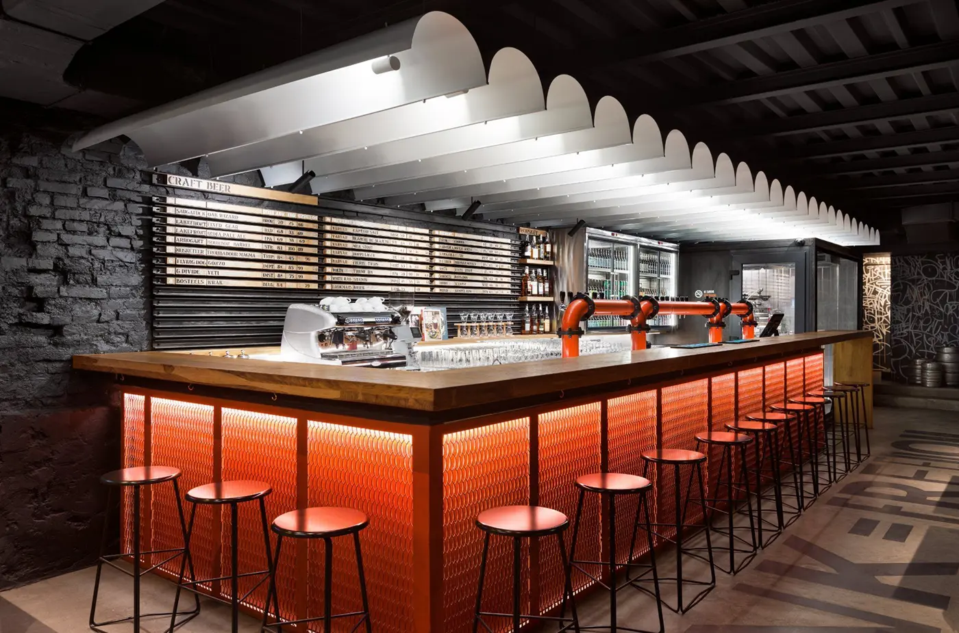 Design interior baruri — stil și atmosferă pentru seri de neuitat