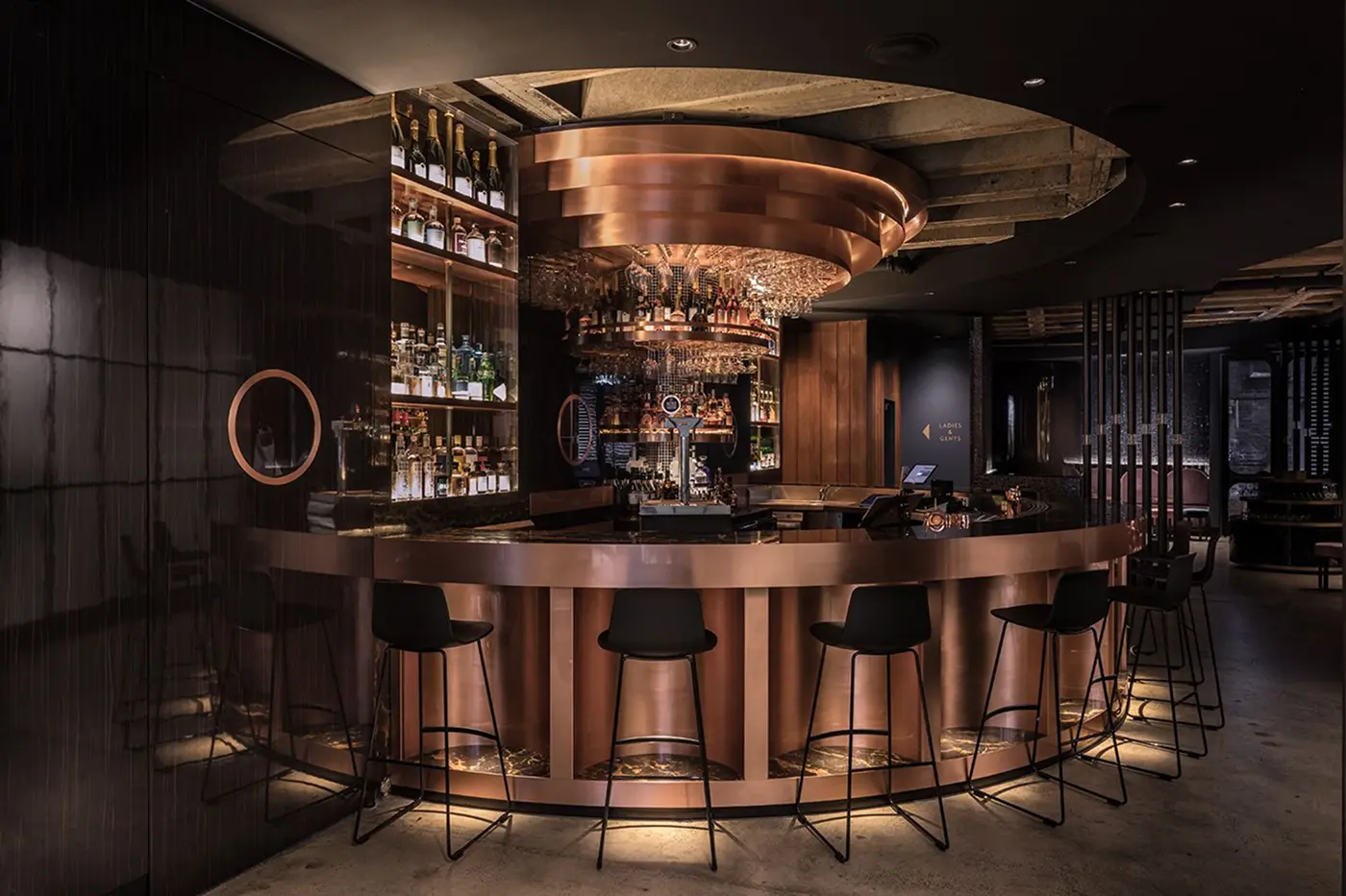 Design interior baruri — stil și atmosferă pentru seri de neuitat